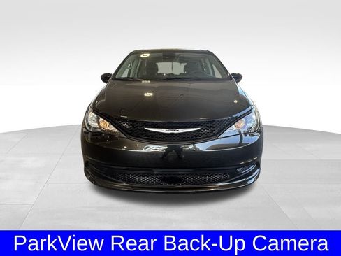 Used 2023 Chrysler Voyager LX image 9