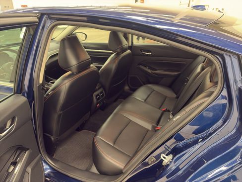 Used 2024 Nissan Altima 2.5 SR image 14