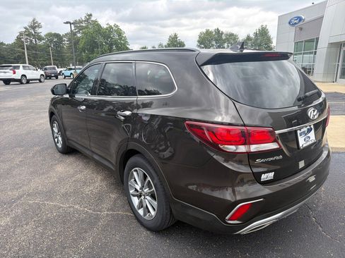 Used 2017 Hyundai Santa Fe SE AWD/4WD image 9