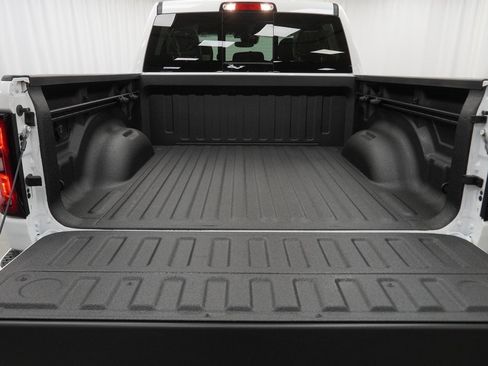 New 2026 RAM 1500 4x4 Crew Cab image 29