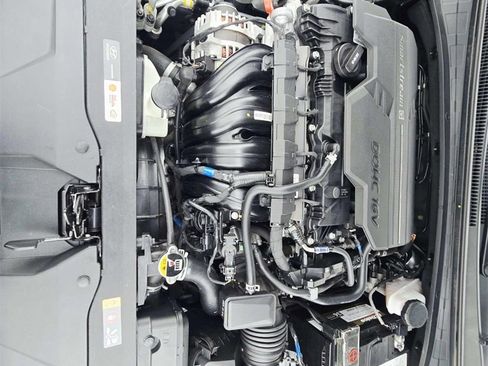 Used 2023 Hyundai Elantra SEL w/ Convenience Package image 17