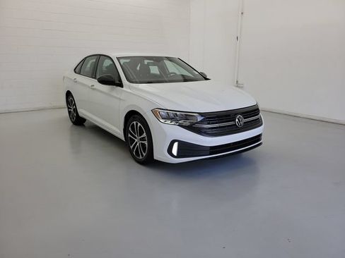 Used 2024 Volkswagen Jetta Sport FWD image 4