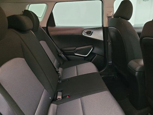 Used 2025 Kia Soul LX image 19
