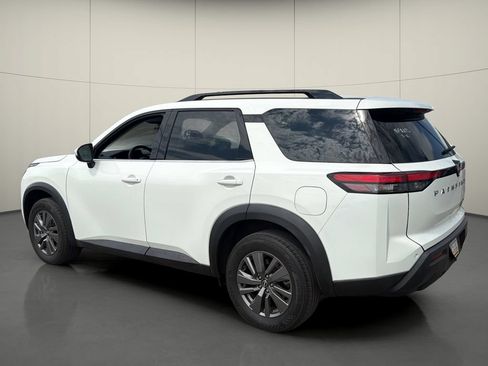 Used 2024 Nissan Pathfinder SV FWD image 5