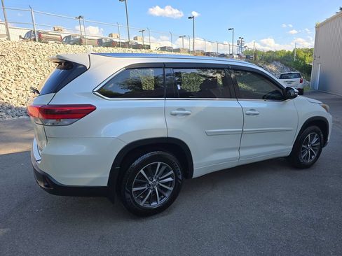 Used 2018 Toyota Highlander XLE w/ Protection Package #3 AWD/4WD image 5