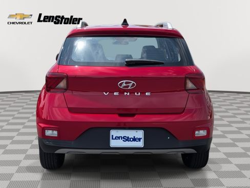 Used 2022 Hyundai Venue Limited image 5