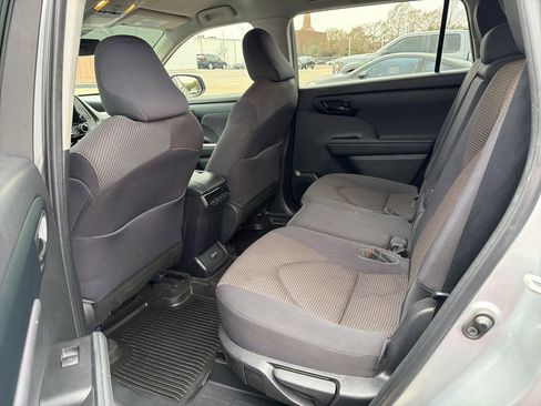 Used 2023 Toyota Highlander LE image 9