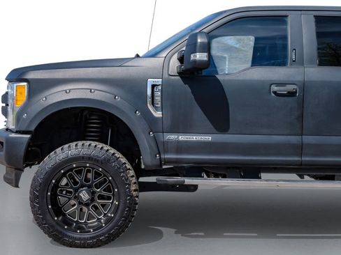 Used 2017 Ford F250 XLT w/ XLT Value Package image 10