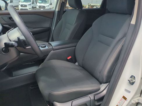 Used 2023 Nissan Rogue S AWD/4WD image 18