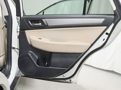 Used 2019 Subaru Outback 2.5i Premium image 32