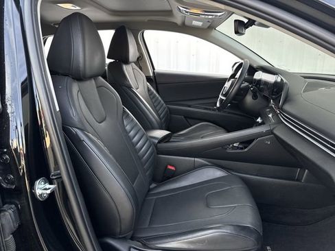 Used 2023 Hyundai Elantra Limited image 30