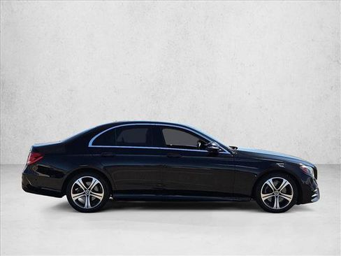 Used 2018 Mercedes-Benz E 300 image 4