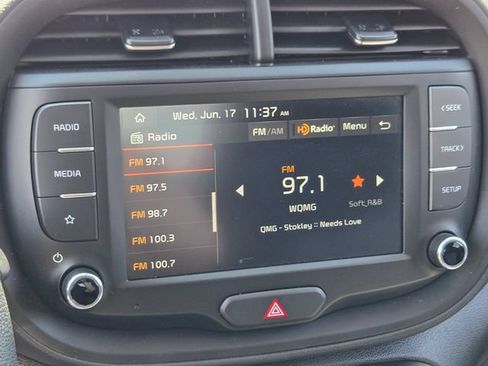 Used 2025 Kia Soul LX w/ LX Technology Package FWD image 30