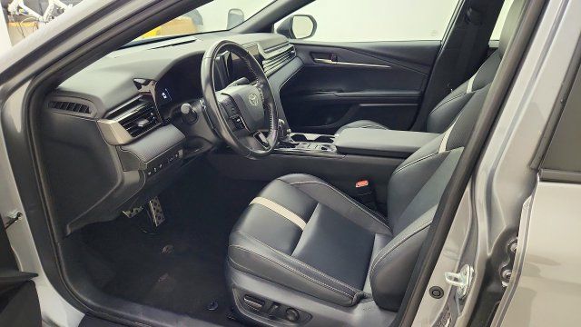 Used 2025 Toyota Camry SE FWD image 9