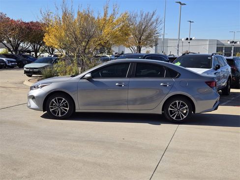 Certified 2022 Kia Forte LXS image 12