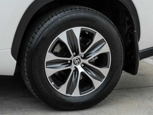 Used 2021 Toyota Highlander XLE image 58