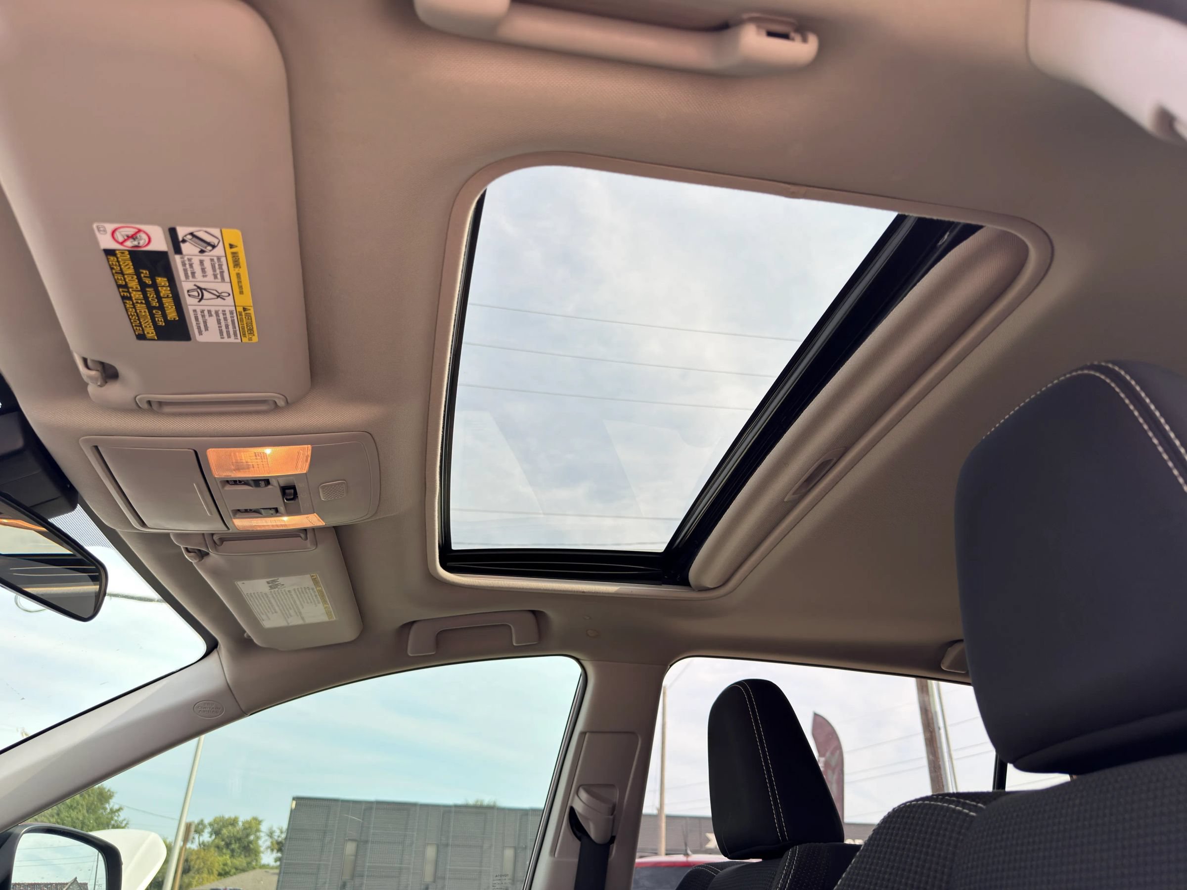 Used 2018 Toyota RAV4 XLE FWD image 23