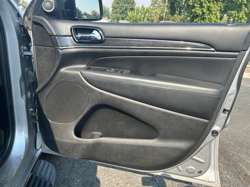 Used 2020 Jeep Grand Cherokee Overland AWD/4WD image 25