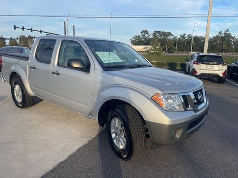 Used 2019 Nissan Frontier SV image 3