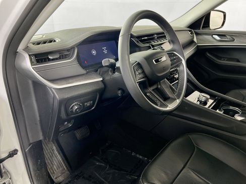 Used 2023 Jeep Grand Cherokee L Limited w/ Luxury Tech Group II image 9