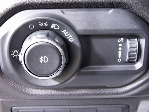 Used 2024 Jeep Wrangler Unlimited image 21