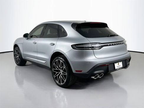 Certified 2025 Porsche Macan image 3