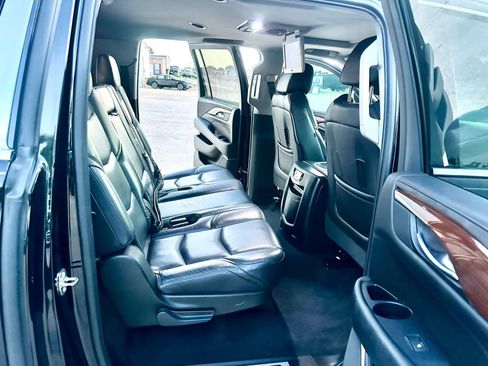 Used 2018 Cadillac Escalade ESV Premium Luxury AWD/4WD image 16