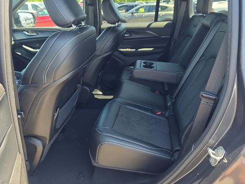 Used 2024 Jeep Grand Cherokee Altitude image 10