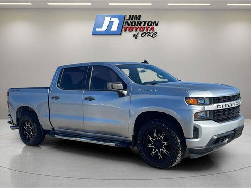 Used 2019 Chevrolet Silverado 1500 Custom w/ Custom Value Package image 3