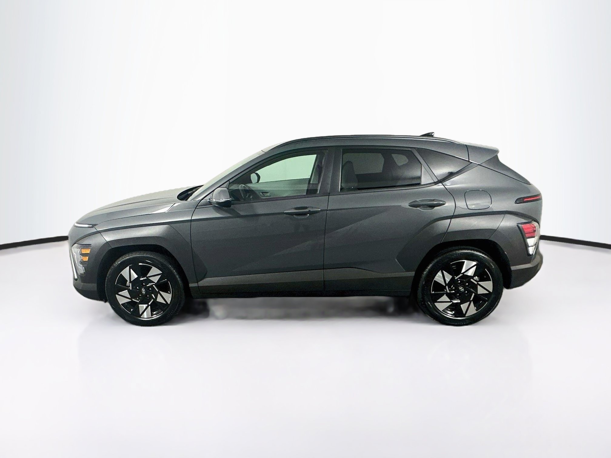 Used 2025 Hyundai Kona SEL FWD image 4