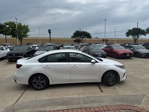 Used 2024 Kia Forte LXS FWD image 2