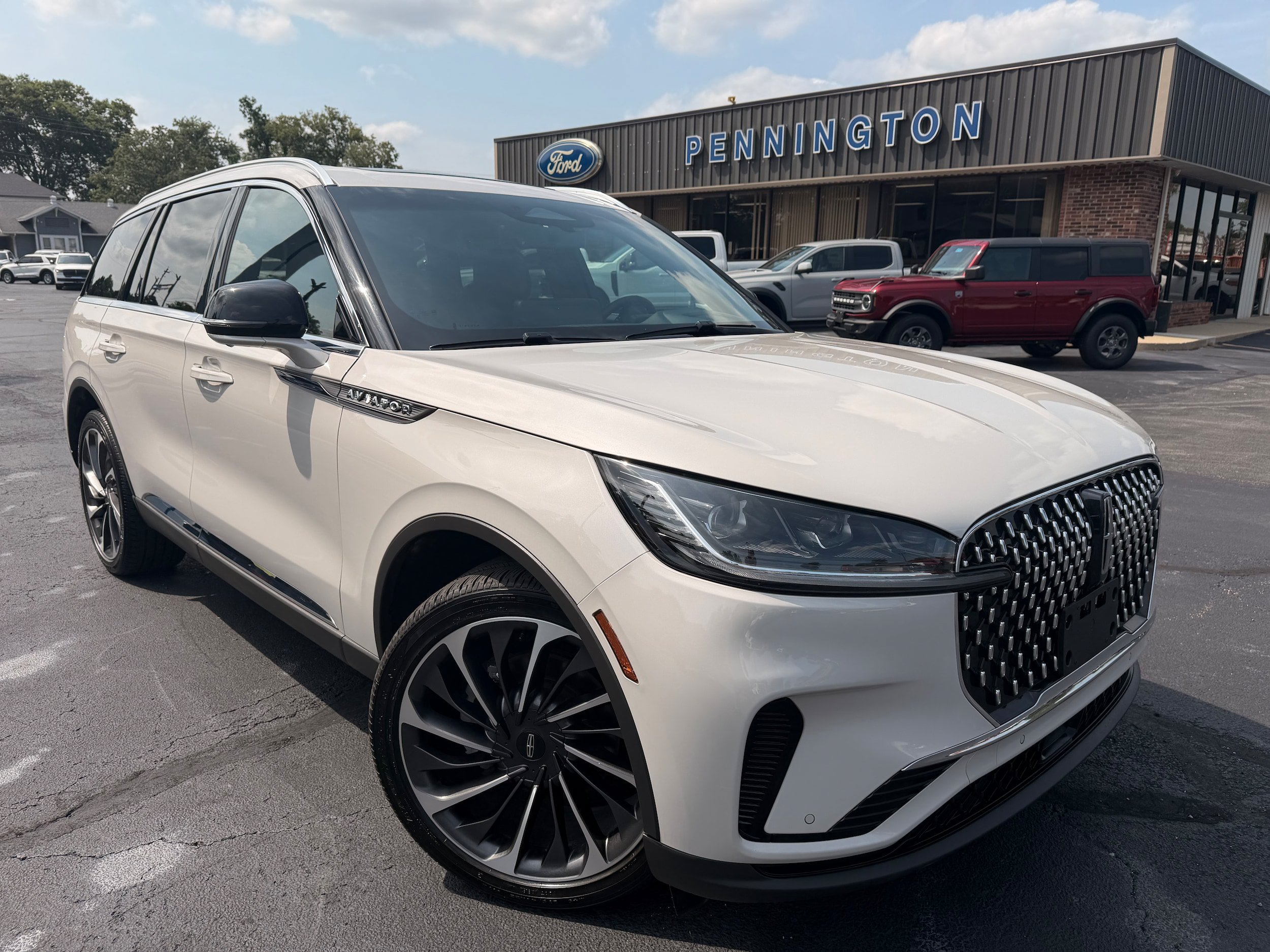 Used 2025 Lincoln Aviator Reserve w/ Equipment Group 201A AWD/4WD image 1
