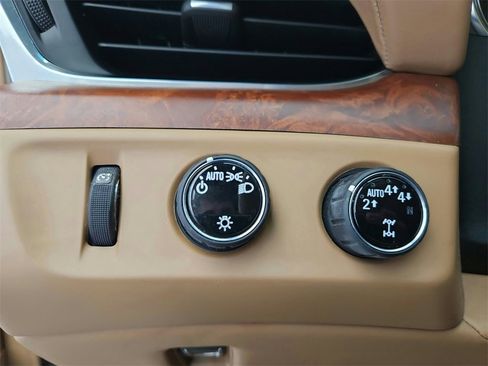 Used 2017 Cadillac Escalade ESV Platinum image 39