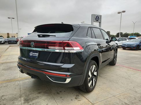 Used 2025 Volkswagen Atlas Cross Sport SE FWD image 7