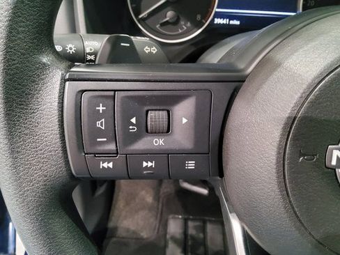Used 2023 Nissan Rogue S image 27