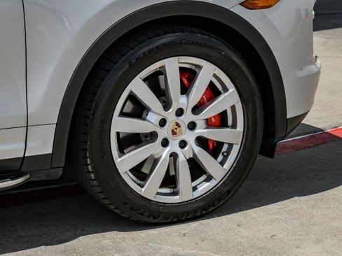 Used 2013 Porsche Cayenne Turbo AWD/4WD image 50