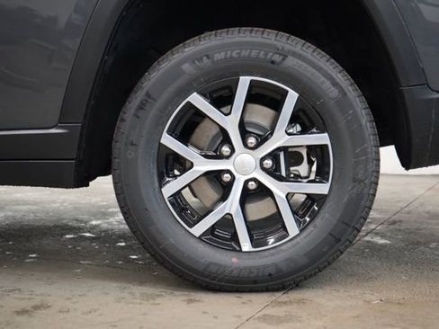 New 2025 Jeep Grand Cherokee L Limited image 10