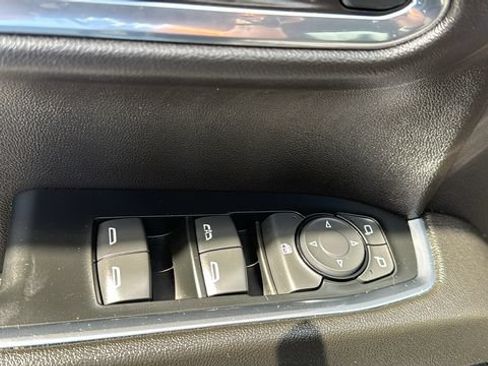 Used 2024 Chevrolet Silverado 1500 LT AWD/4WD image 11