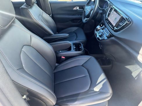 New 2026 Chrysler Voyager LX image 11