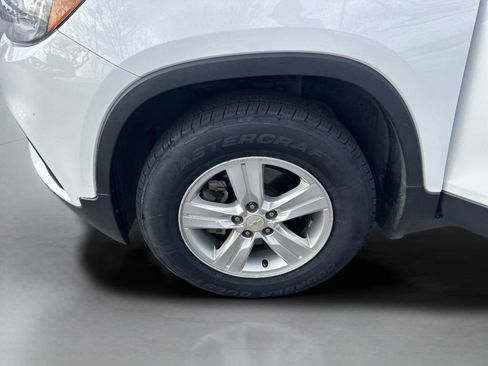 Used 2020 Chevrolet Trax LT w/ LT Convenience Package image 24