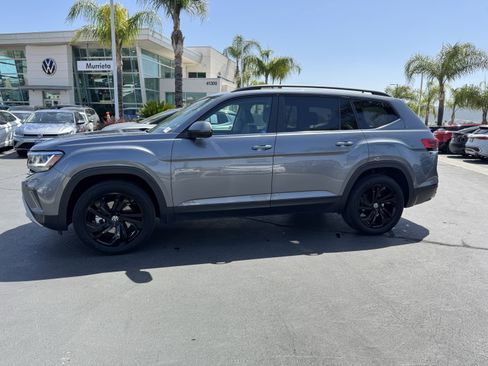 Used 2023 Volkswagen Atlas SE w/ Panoramic Sunroof Package FWD image 7