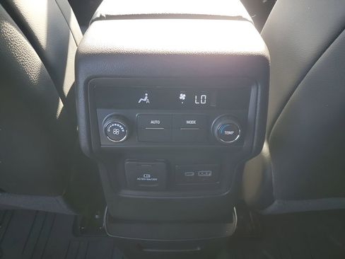 Certified 2023 GMC Acadia SLT image 21