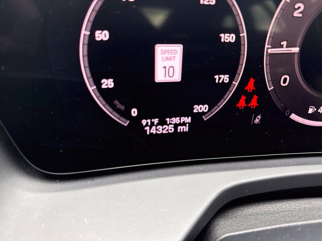Certified 2025 Porsche Panamera RWD image 2
