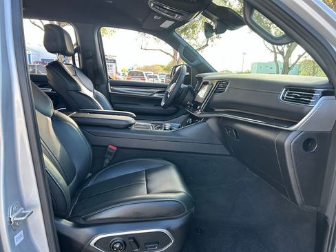 Certified 2024 Jeep Wagoneer L Base image 33