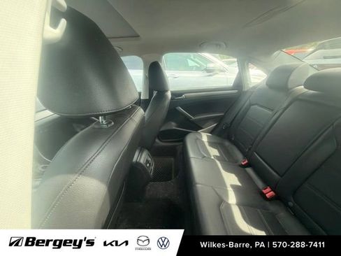 Used 2015 Volkswagen Passat TDI SE FWD image 10