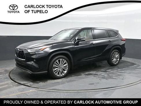 Used 2023 Toyota Highlander Platinum image 1