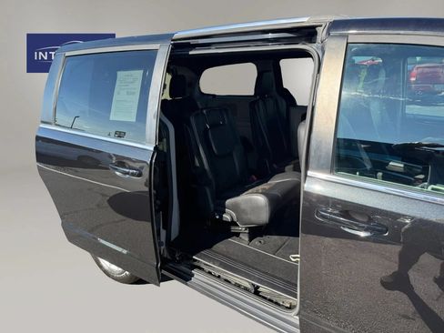 Used 2019 Dodge Grand Caravan SXT FWD image 38