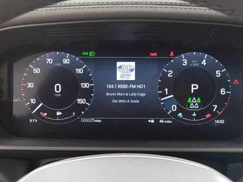 Certified 2025 Land Rover Discovery Dynamic SE image 18