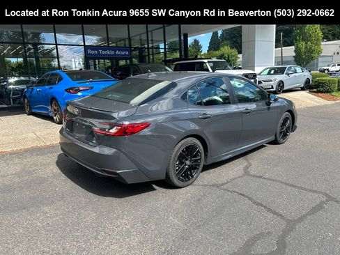 Used 2025 Toyota Camry SE FWD image 4