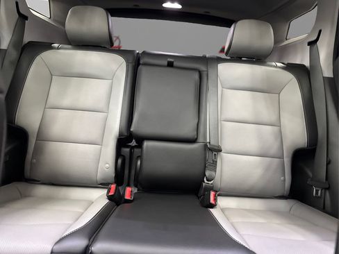 Used 2024 GMC Terrain SLT image 19